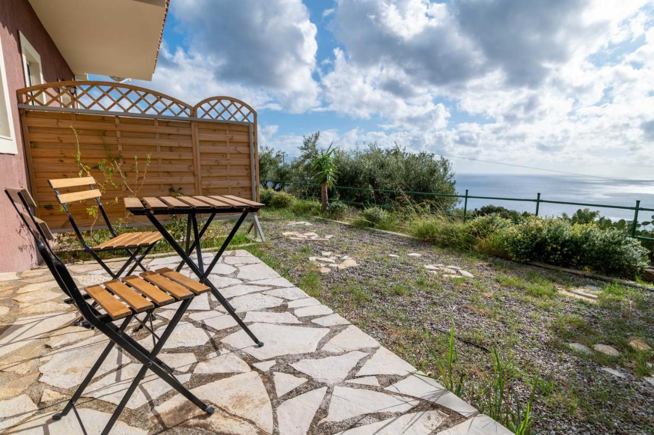 Lorraine'S Apartments Close To Lourdas Beach Лурдата Экстерьер фото